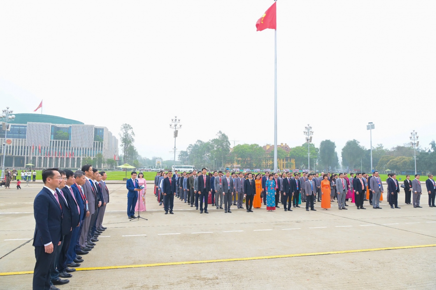 Đoàn Đại biểu tham dự Lễ báo công dâng Bác