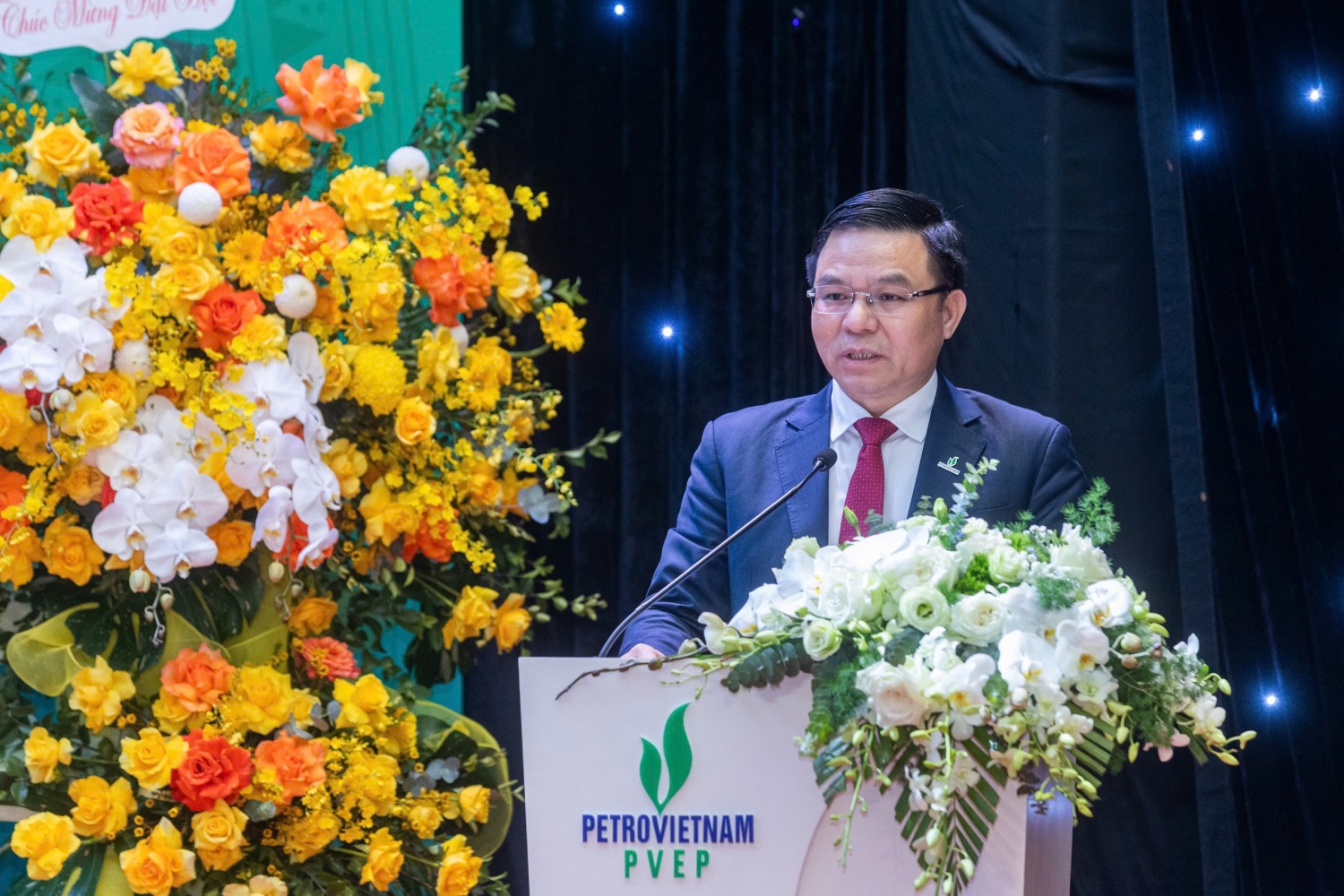Đồng chí Lê Mạnh Hùng - Bí thư Đảng ủy, Chủ tịch HĐTV Petrovietnam ghi nhận và đánh giá cao những kết quả toàn diện mà Đảng bộ PVEP đã đạt được trong nhiệm kỳ qua