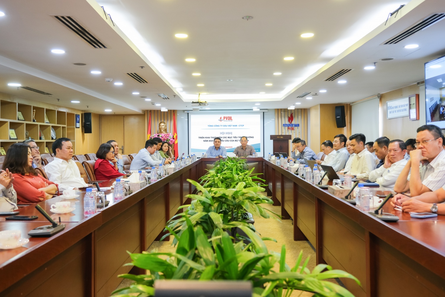 Hội nghị có sự tham gia của các thành viên HĐQT, Ban Tổng Giám đốc, lãnh đạo các Ban chuyên môn, Văn phòng Tổng công ty, Chủ tịch, Giám đốc các đơn vị trực thuộc và đơn vị thành viên.