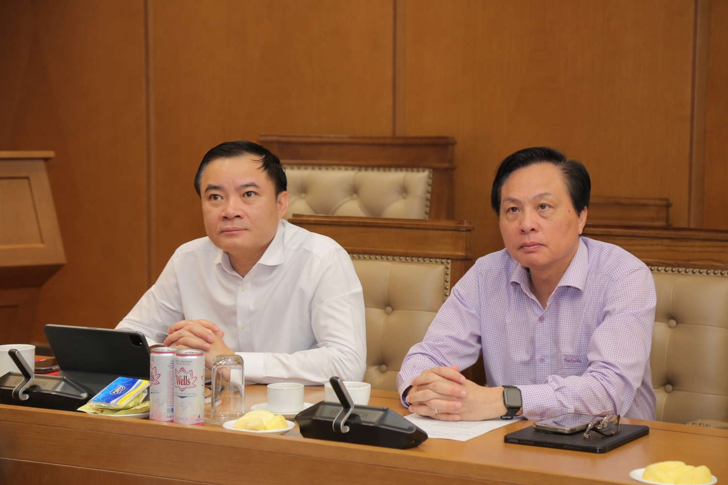 Đồng chí Lê Ngọc Sơn, Phó Bí thư Đảng ủy, Tổng Giám đốc Petrovietnam tham dự tại điểm cầu Tập đoàn cùng các đồng chí trong Ban Thường vụ Đảng ủy, Ban Chấp hành Đảng bộ, lãnh đạo các Ban tham mưu giúp việc của Đảng ủy Tập đoàn, lãnh đạo các ban chuyên môn/Văn phòng Tập đoàn.