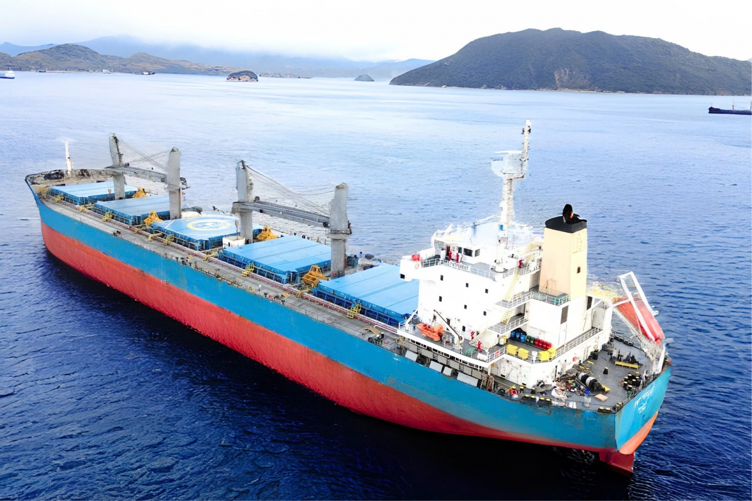 Trong năm 2024, PVTrans và các đơn vị thành viên đã thành công đầu tư 08 tàu mới, bao gồm các loại tàu chở dầu sản phẩm, tàu hóa chất, tàu chở khí hóa lỏng (LPG) và tàu hàng rời. (Ảnh: Tàu hàng rời PVT Peridot được PVTrans tiếp nhận vào cuối năm 2024)