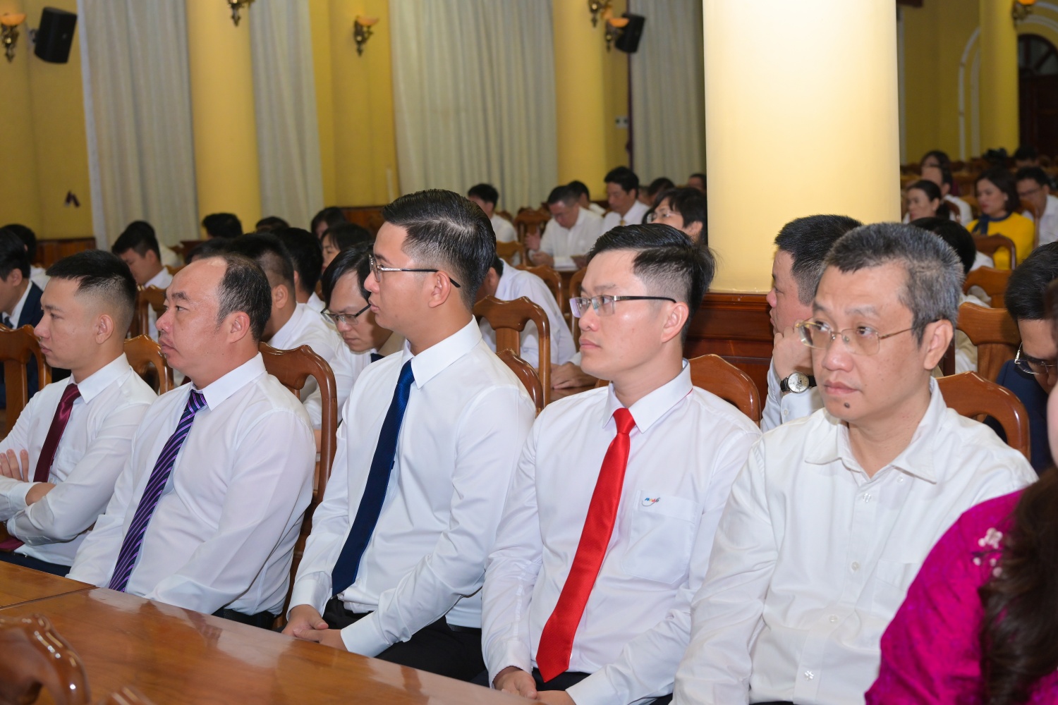 Các đại biểu cùng xem thước phim “Những giờ phút cuối đời của Bác Hồ”