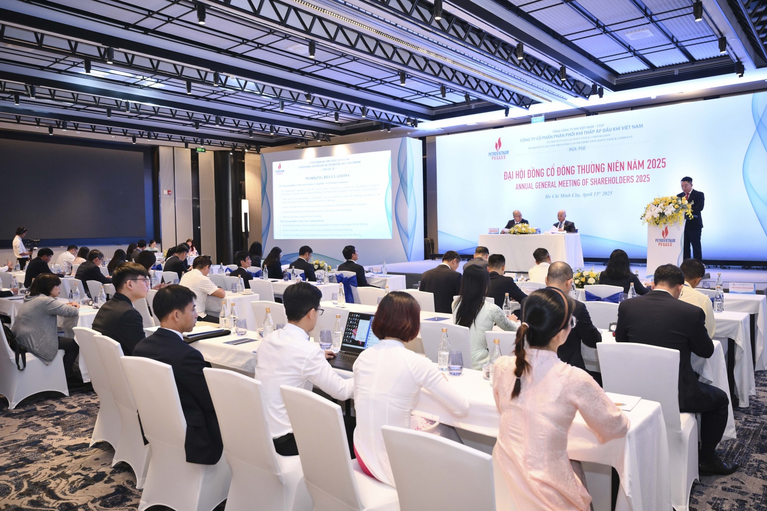 ĐHĐCĐ thường niên PV GAS D năm 2025 diễn ra vào ngày 15/4 tại TP HCM. Đoàn chủ tọa điều hành Đại hội gồm ông Lê Minh Hải – Chủ tịch HĐQT và ông Đỗ Phạm Hồng Minh – Thành viên HĐQT, Giám đốc Công ty.
