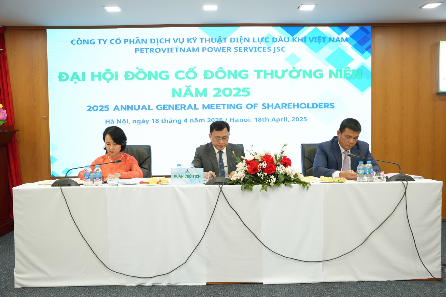 Ông Bùi Duy Nhị, Chủ tịch HĐQT Công ty; ông Vũ Anh Tuấn, Thành viên HĐQT kiêm Giám đốc công ty; bà Hoàng Hà Quỳnh Giao, Thành viên HĐQT chủ trì Đại hội đồng cổ đông thường niên PV Power Services năm 2025