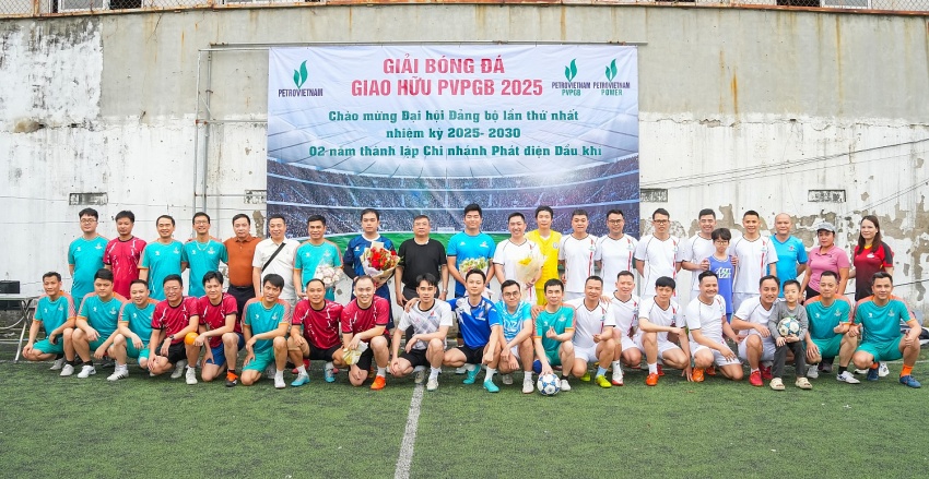 Các đội bóng cùng cổ động viên có mặt tại Giải giao hữu bóng đá PVPGB 2025.