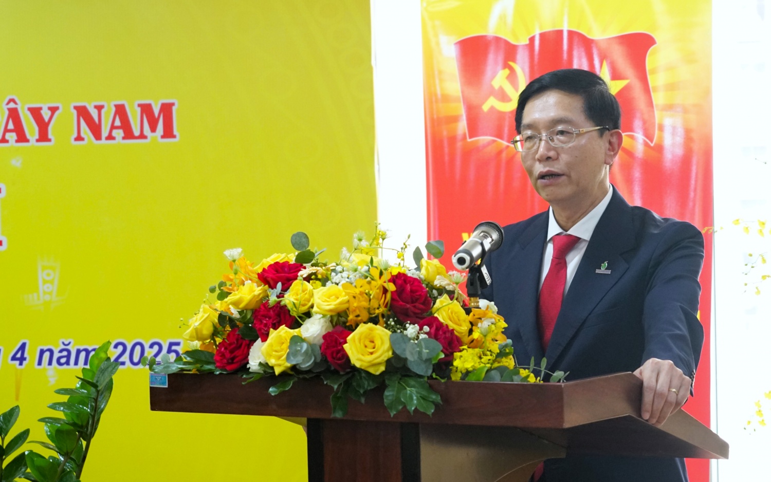 Đồng chí Trần Quang Dũng - Phó Bí thư thường trực Đảng ủy Petrovietnam ghi nhận và đánh giá cao tinh thần đoàn kết, hiệu suất lao động và chất lượng tổ chức Đảng của SWPOC
