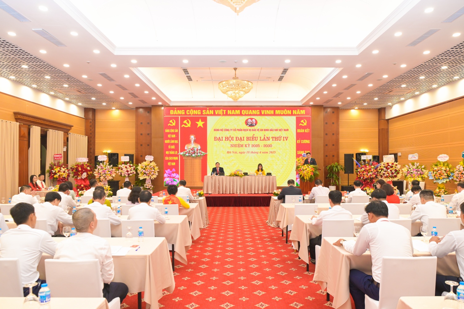Toàn cảnh Đại hội