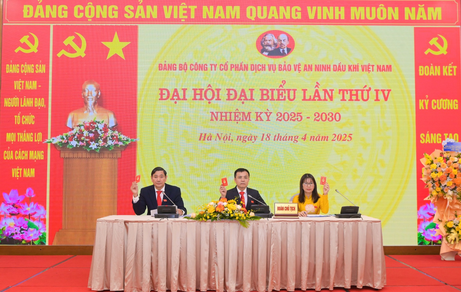 Đoàn Chủ tịch điều hành Đại hội