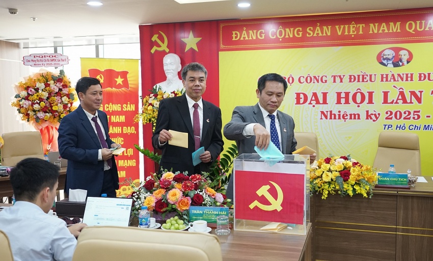 Các đại biểu tiến hành bỏ phiếu bầu Chi ủy nhiệm kỳ 2025-2030