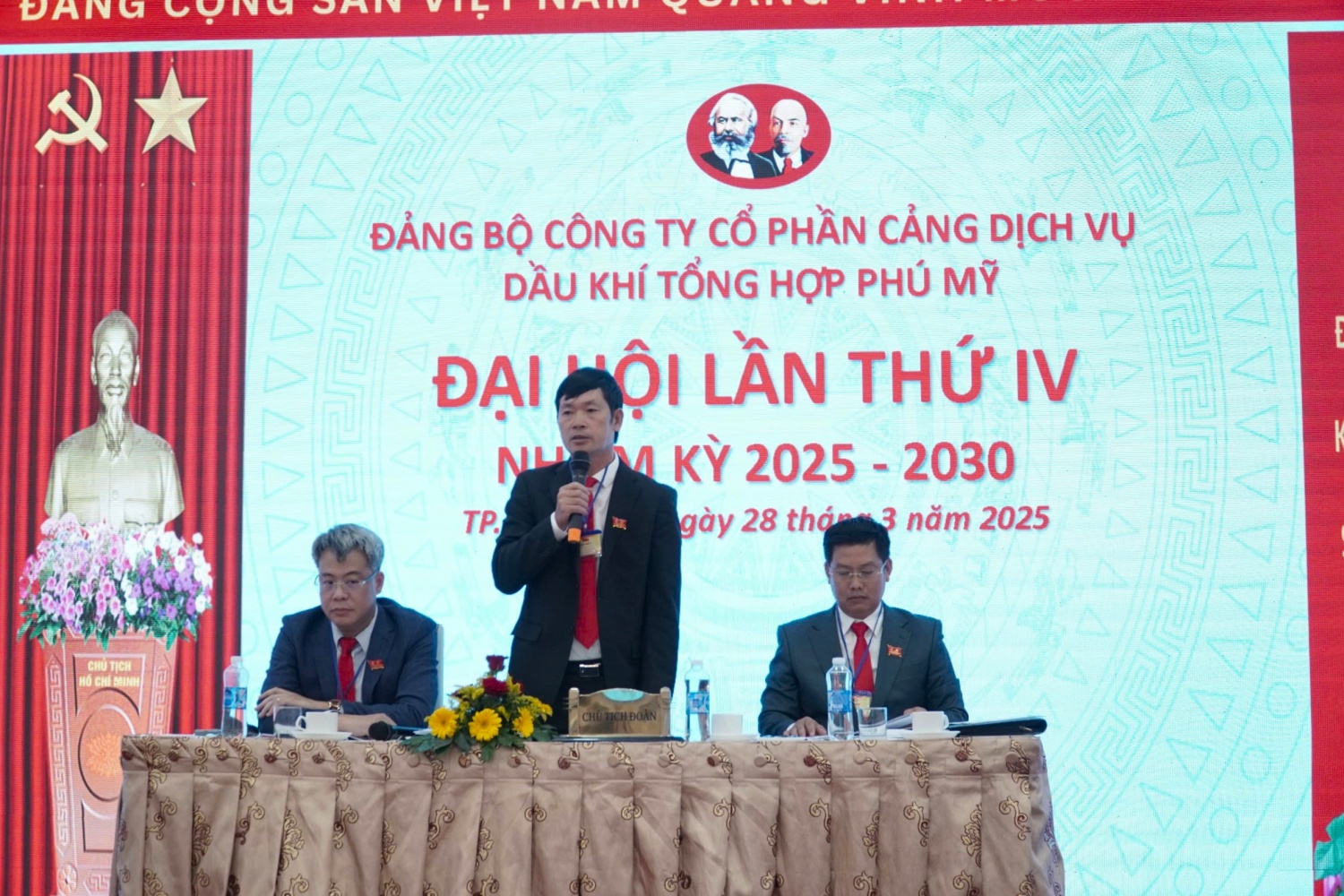 Đoàn Chủ tịch điều hành Đại hội
