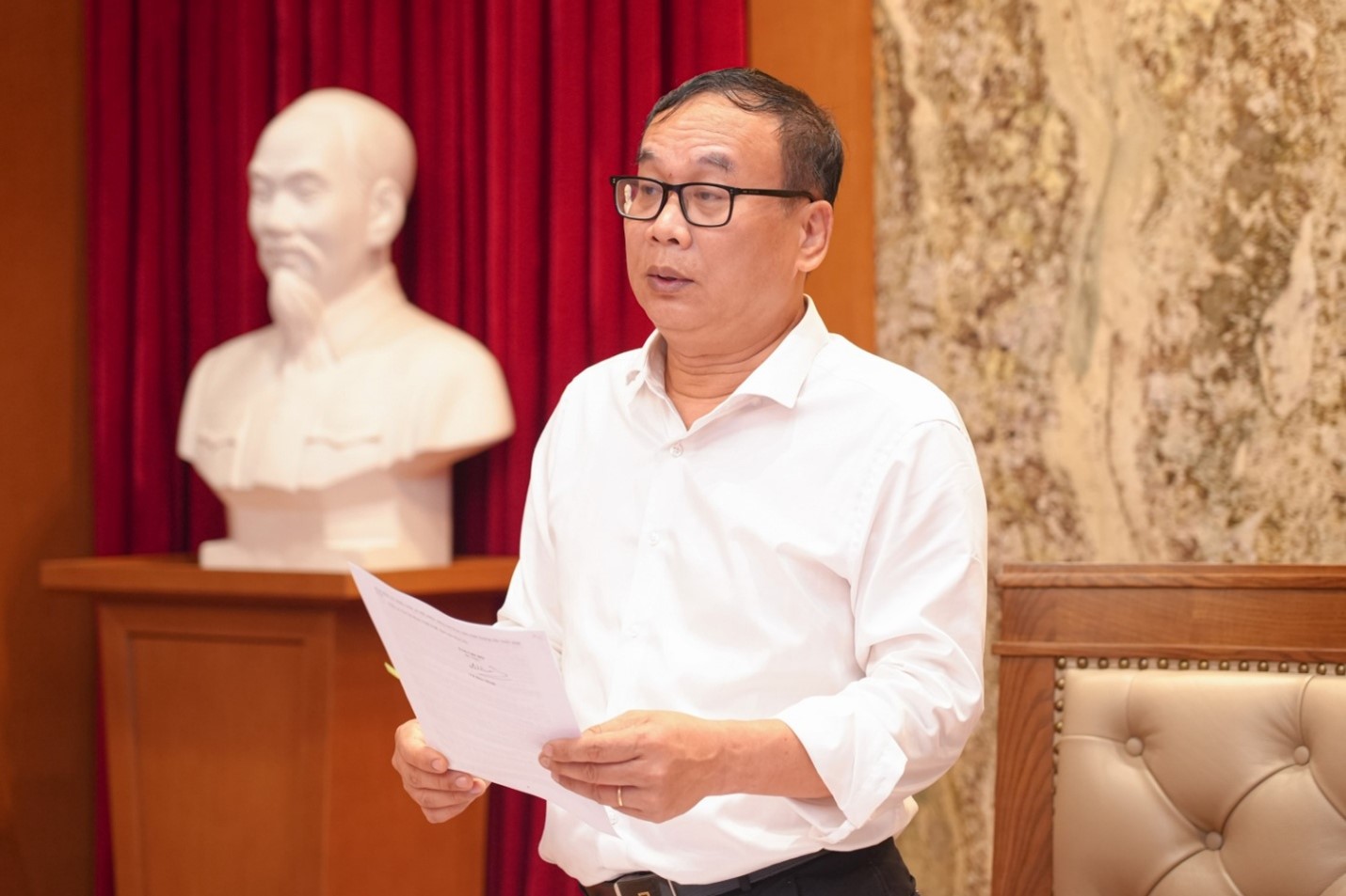 Đồng chí Trịnh Xuân Cường, Phó Bí thư Chi bộ Ban TDKTDK trình bày báo cáo kiểm điểm của Chi ủy nhiệm kỳ 2022-2025