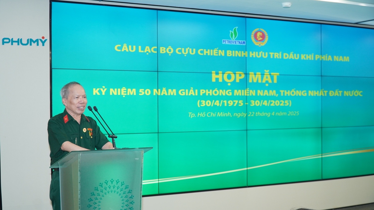 Đồng chí Vũ Quang Nam chia sẻ tại buổi họp mặt
