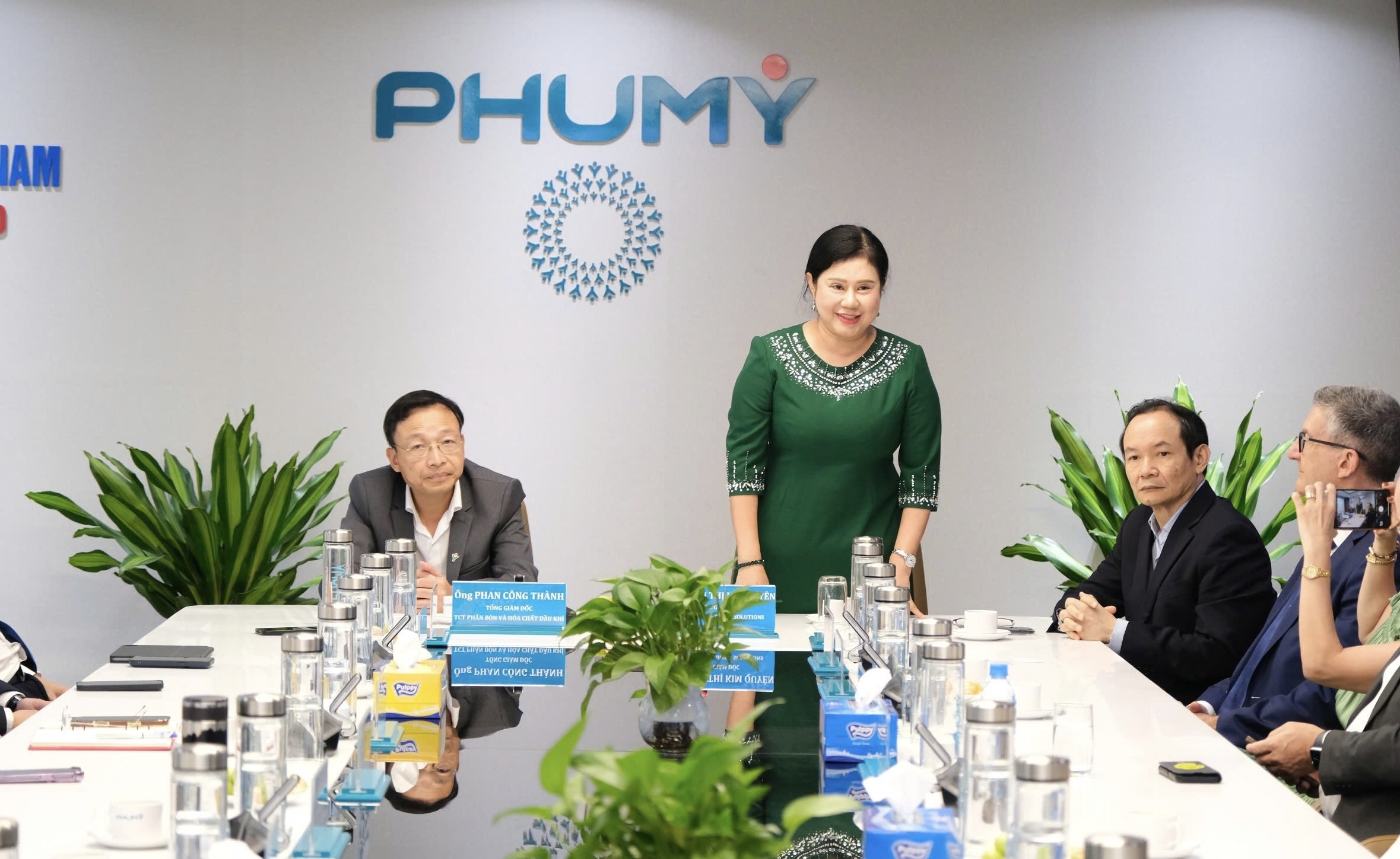 Thay mặt TGS, bà Huỳnh Thị Kim Quyên cam kết mang đến những giải pháp công nghệ hiện đại, hiệu quả và sẵn sàng cùng Phú Mỹ hiện thực hóa mục tiêu chuyển đổi xanh.