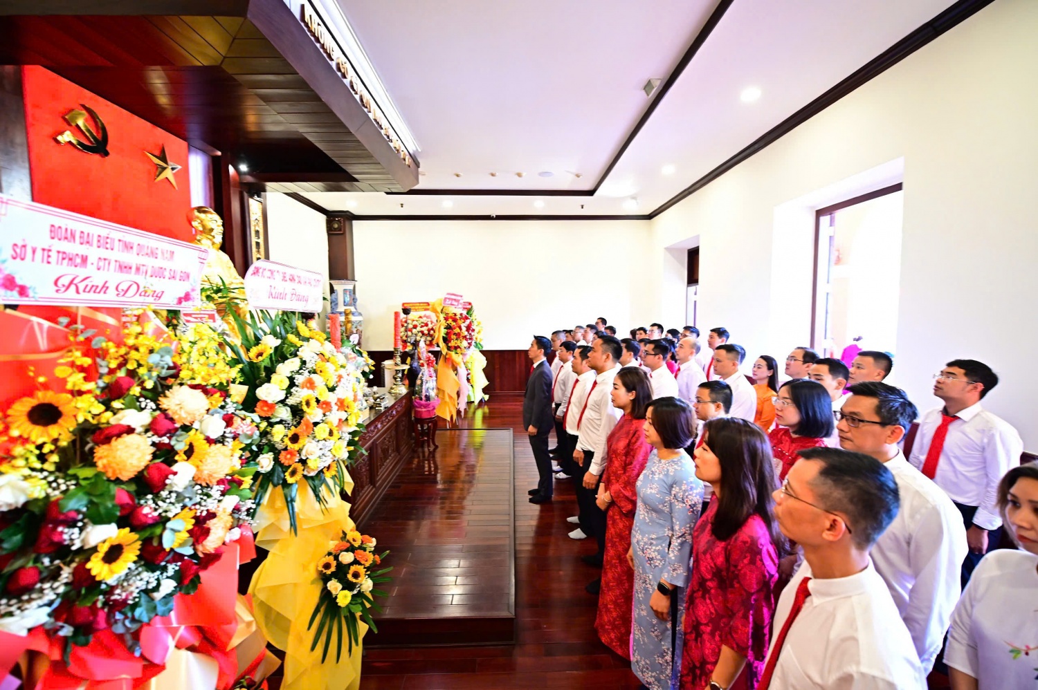 Đảng bộ PQPOC dâng hương tại Bảo tàng Hồ Chí Minh