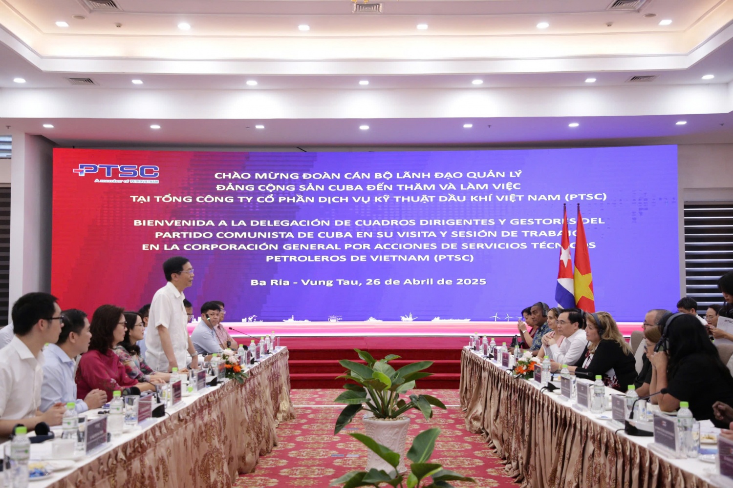 Quang cảnh chung của buổi làm việc.