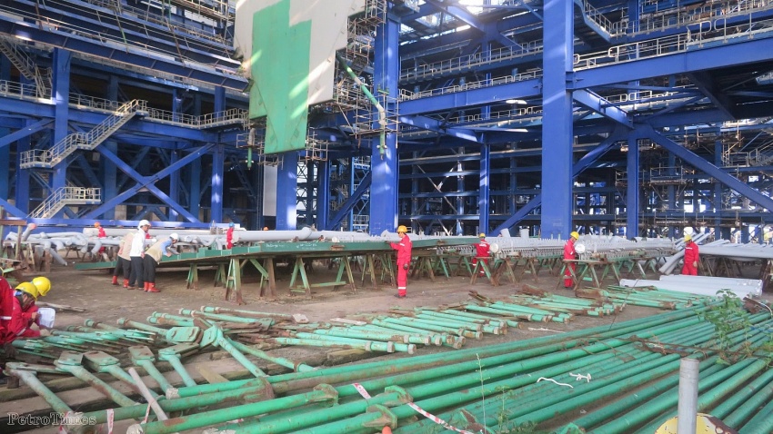 Ban QLDA cùng nhà thầu kiểm tra vật tư thiết bị khu vực Lò hơi Nhà máy.
