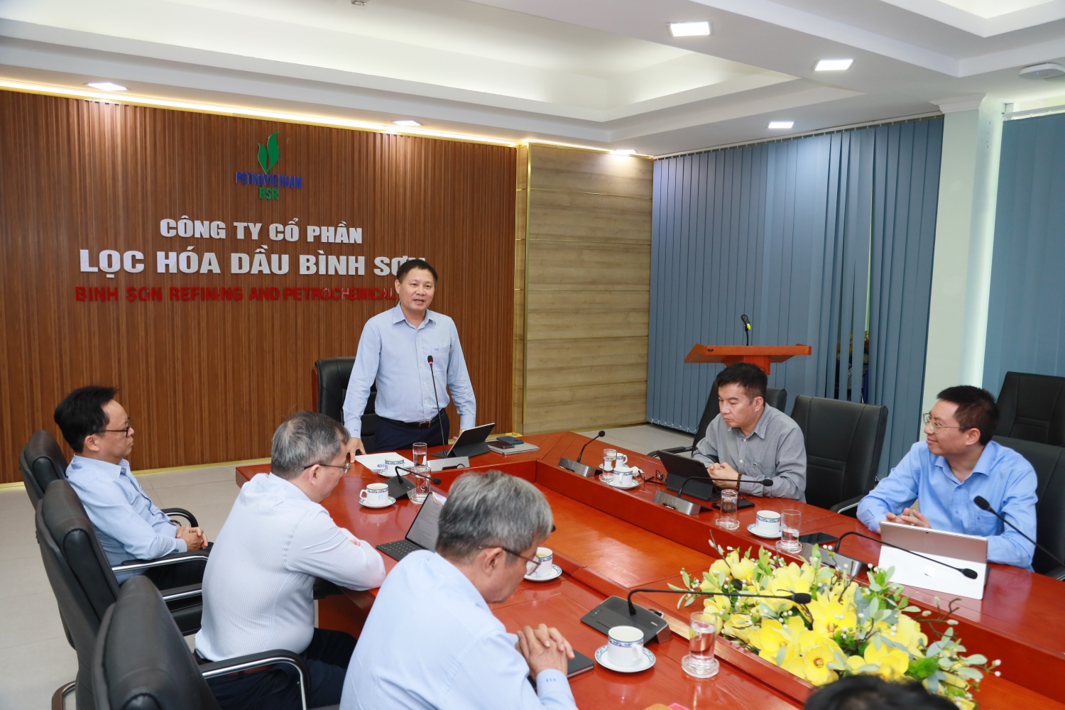 Chủ tịch HĐQT BSR Bùi Ngọc Dương nhấn mạnh tầm quan trọng của công tác phát triển KHCN, ĐMST, CĐS. Đồng thời, đề nghị các ban chuyên môn tập trung nghiên cứu để sớm hình thành Trung tâm Đổi mới sáng tạo của BSR.