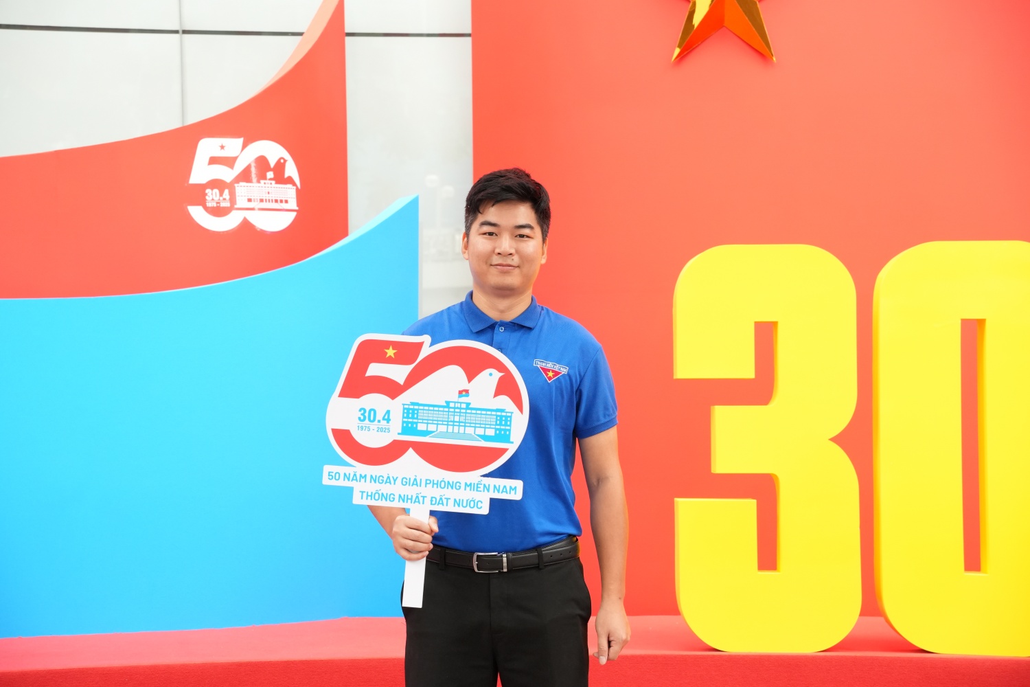 Bí thư Đoàn Thanh niên BMQL&ĐH Petrovietnam Phạm Hồng Sơn khẳng định: “Tôi mong muốn đóng góp sức trẻ bằng cách luôn tiên phong trong đổi mới sáng tạo, chủ động học hỏi, cập nhật công nghệ, góp phần xây dựng Tập đoàn Công nghiệp - Năng lượng Quốc gia Việt Nam vững mạnh, hiện đại”.