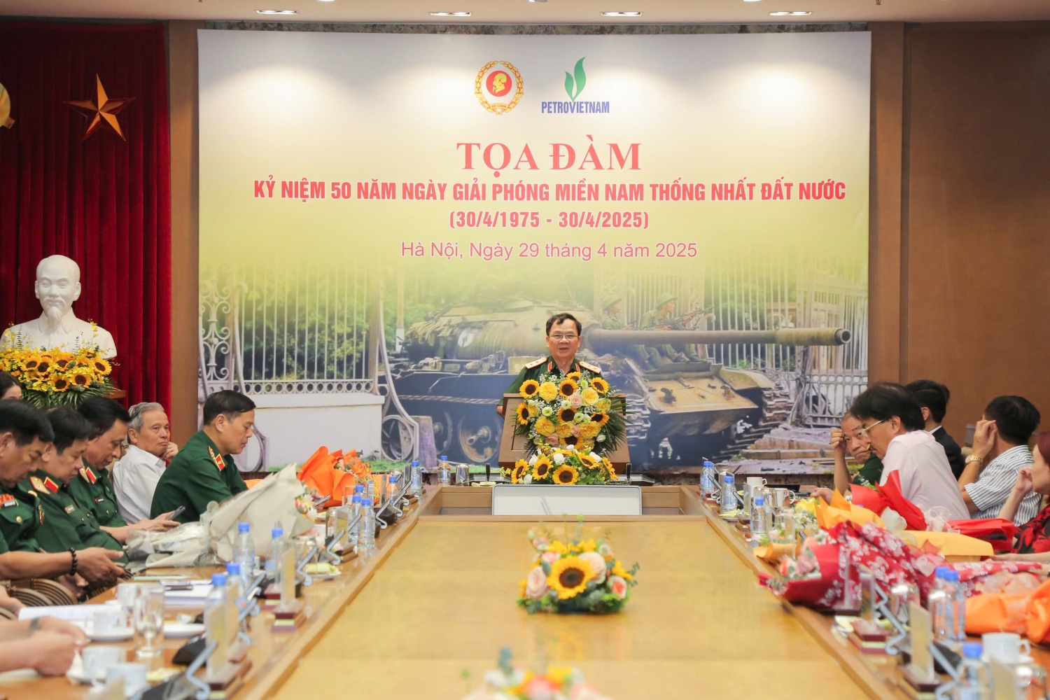Toàn cảnh buổi tọa đàm.