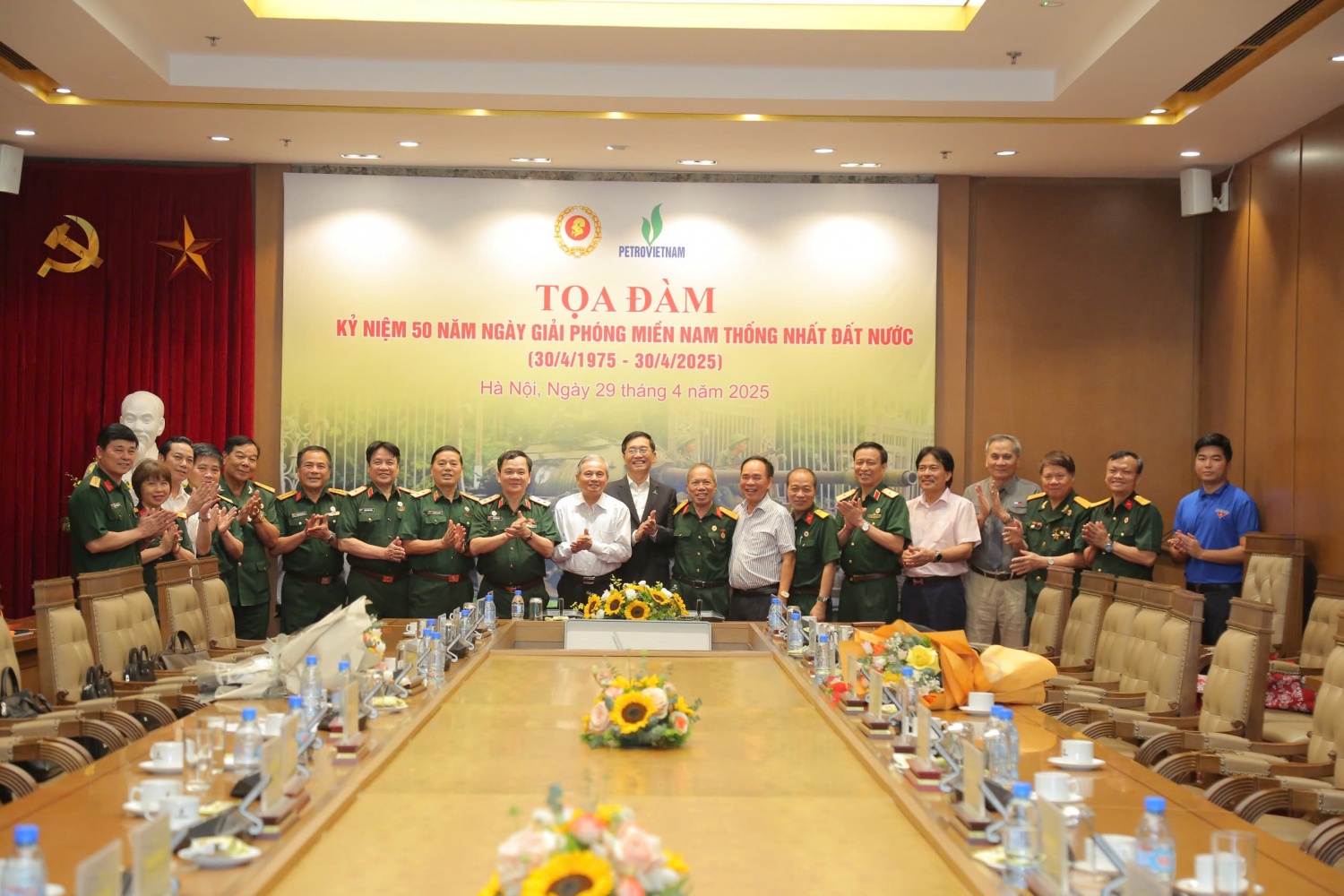 Các đại biểu tham dự tọa đàm
