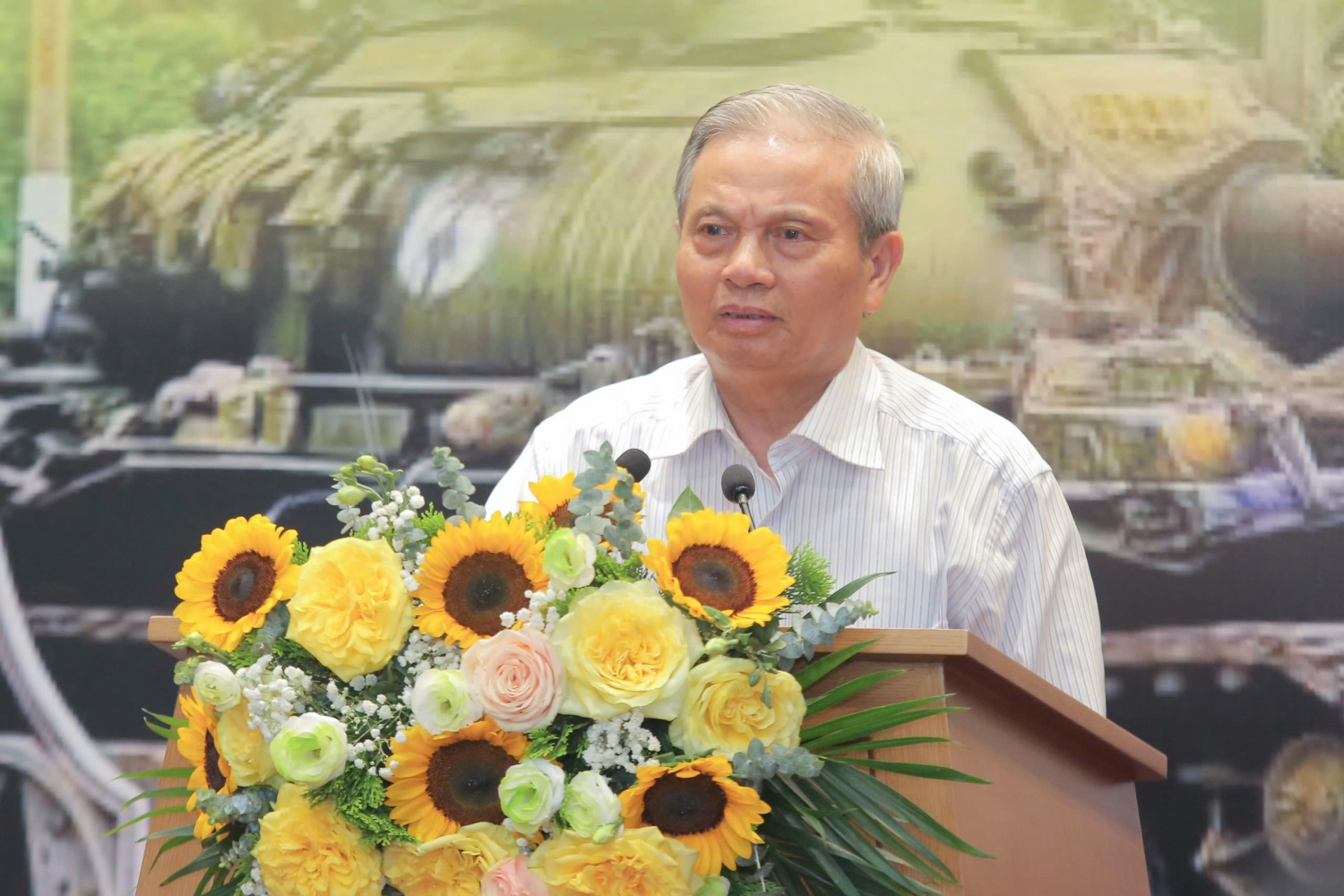 TS. Lê Doãn Hợp - nguyên Ủy viên BCH Trung ương Đảng, nguyên Bộ trưởng Bộ Thông tin và Truyền thông, người trực tiếp chiến đấu tại miền Đông Nam Bộ xúc động chia sẻ về thời khắc tiến vào Dinh Độc Lập ngày 30/4/1975.
