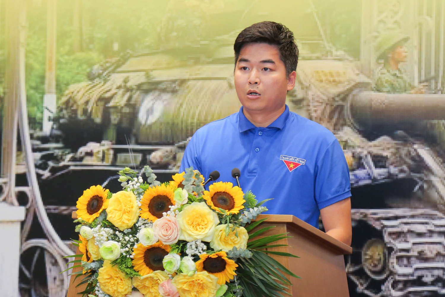 Đồng chí Phạm Hồng Sơn - Bí thư Đoàn Thanh niên BMQL&ĐH Petrovietnam gửi lời tri ân và lòng biết ơn sâu sắc tới các CCB, những người đã chiến đấu kiên cường vì độc lập dân tộc.