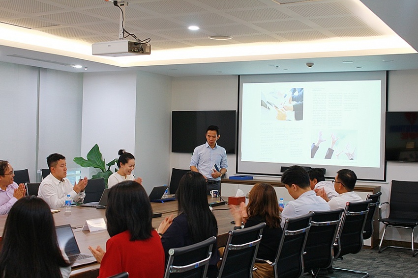 Các lớp đào tạo nội bộ được tổ chức định kỳ 3 buổi/tuần, đặc biệt trong những thời điểm khối lượng công việc của Dự án dày đặc, các lớp đã được tổ chức sau giờ làm việc