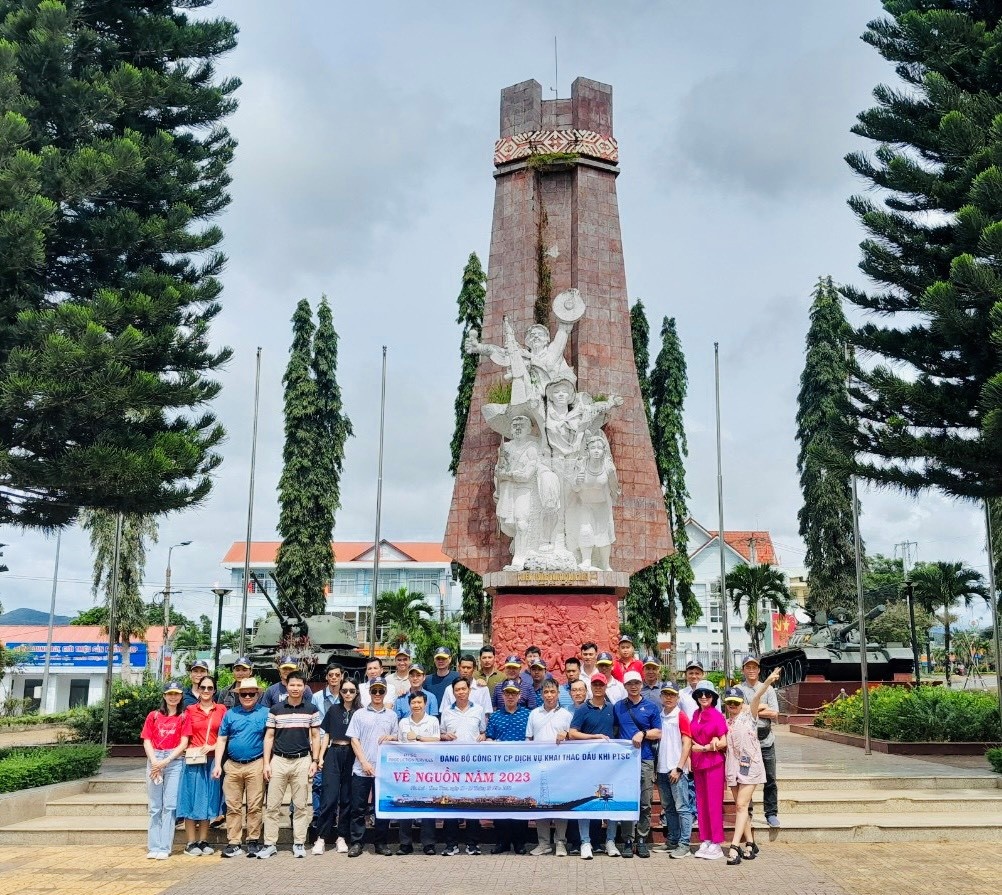 Đảng bộ PPS chú trọng công tác xây dựng Đảng, đẩy mạnh học tập và làm theo tư tưởng, đạo đức, phong cách Hồ Chí Minh thông qua các chương trình về nguồn dành cho đảng viên, quần chúng ưu tú, đoàn viên ưu tú được tổ chức hàng năm (Ảnh: Hành trình về nguồn năm 2023 của Đảng bộ PPS)