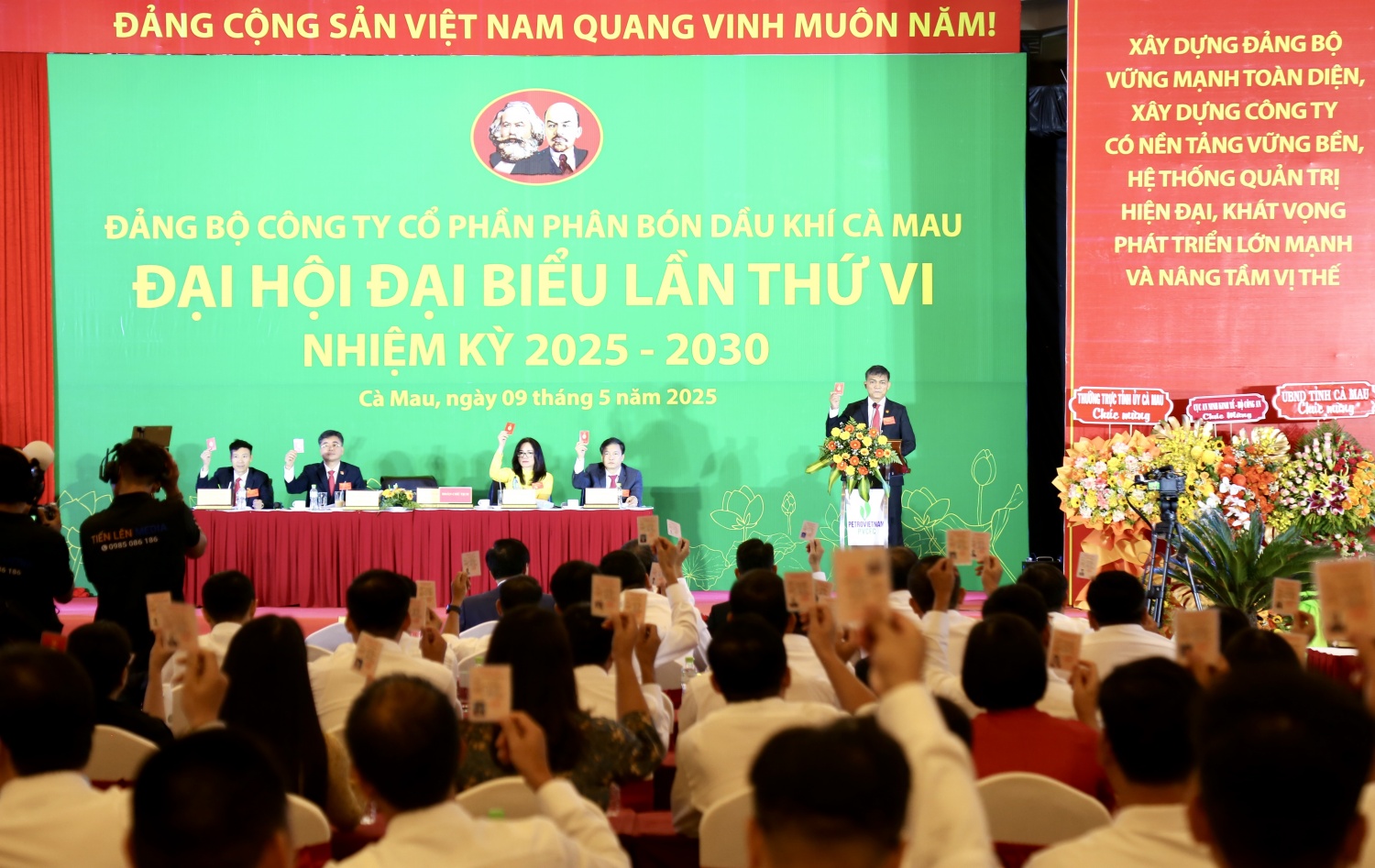 Đại hội biểu quyết thông qua các nội dung