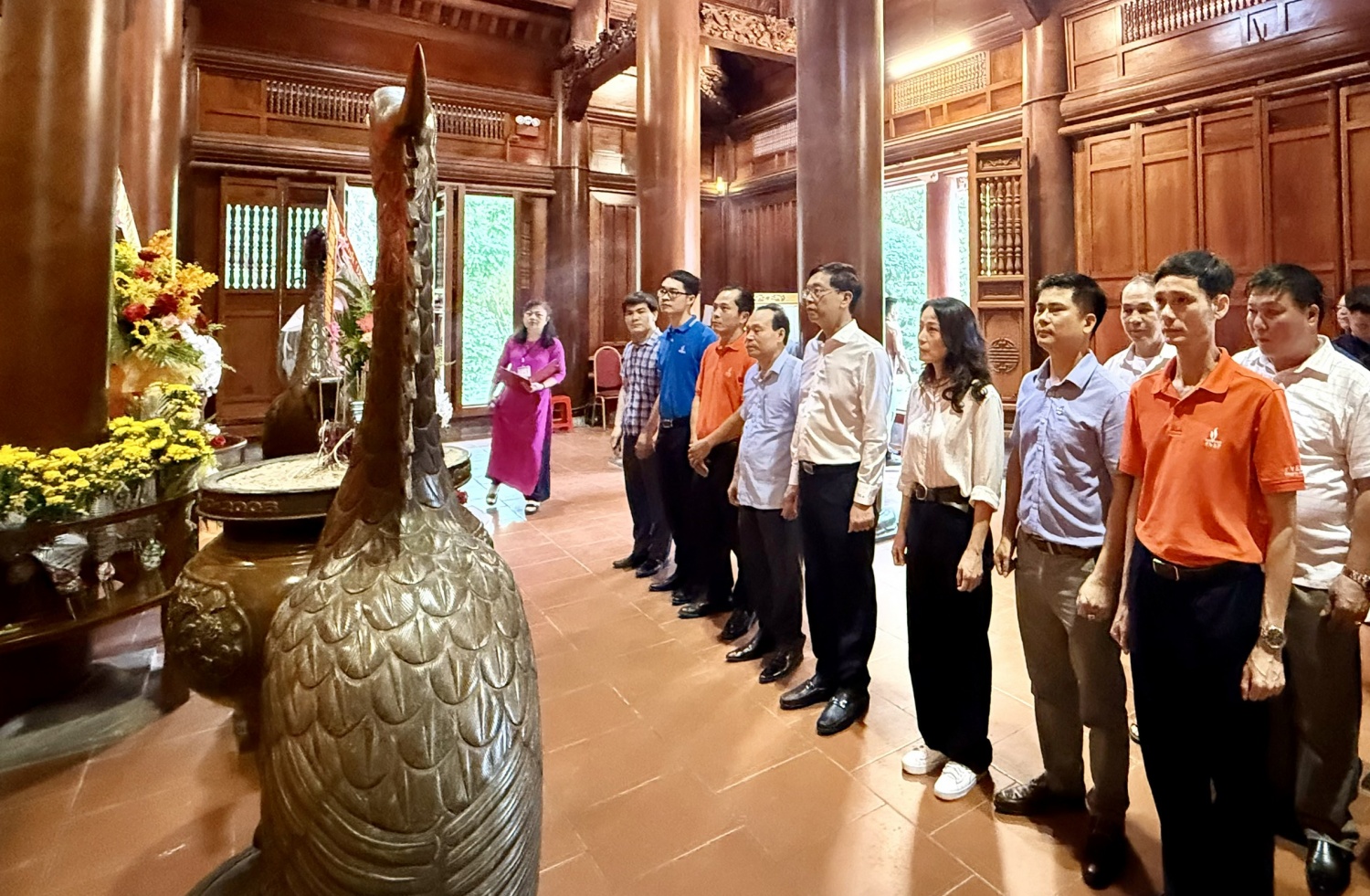 Đoàn đại biểu tưởng niệm Chủ tịch Hồ Chí Minh tại Khu di tích Kim Liên
