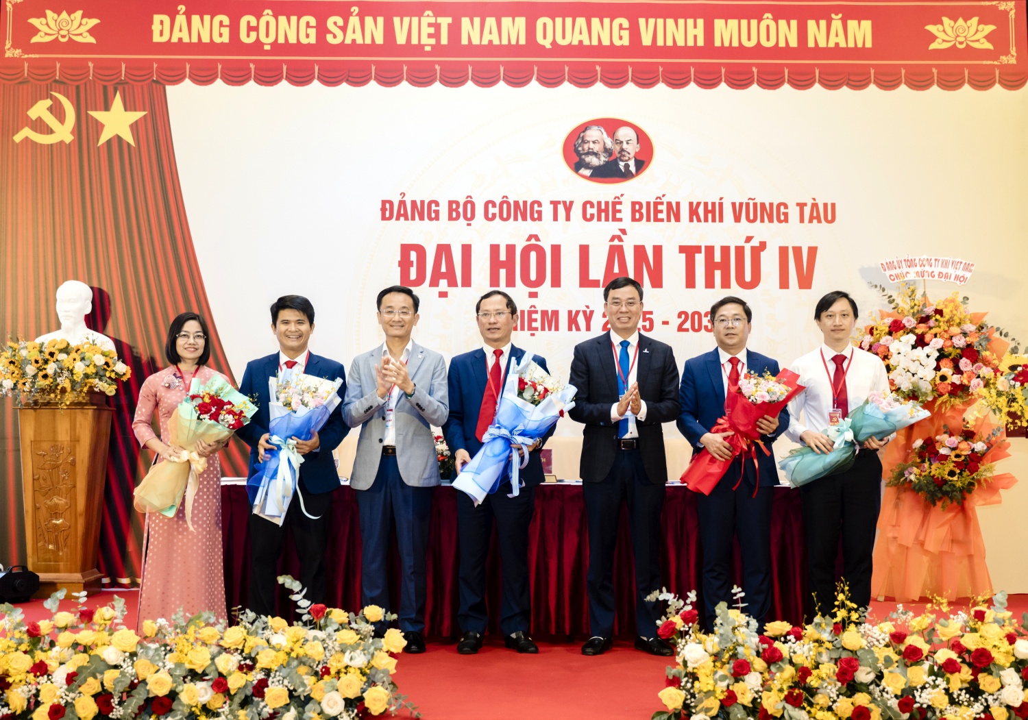 Lãnh đạo PV GAS chúc mừng Ban Chấp hành Đảng bộ Công ty Chế biến Khí Vũng Tàu nhiệm kỳ 2025 – 2030