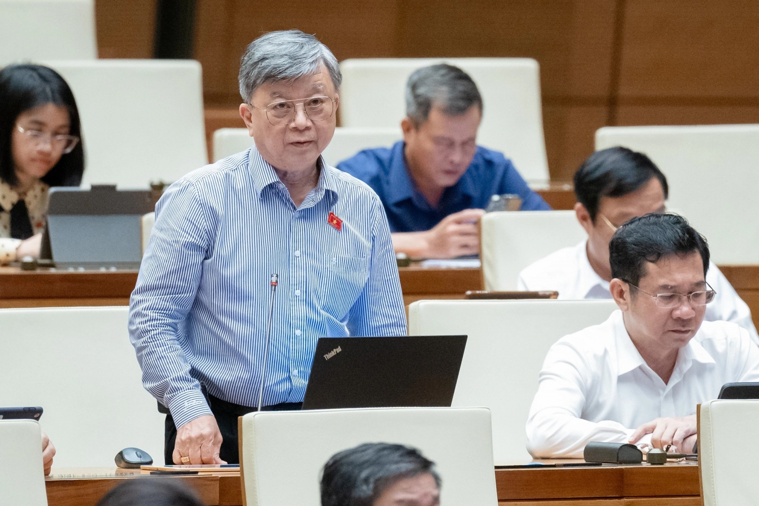 Theo đại biểu Trương Trọng Nghĩa (Đoàn TP HCM), nếu không có quy định pháp lý cụ thể, cán bộ doanh nghiệp có thể đối mặt với nguy cơ bị truy cứu trách nhiệm hình sự hoặc xử lý kỷ luật trong trường hợp đầu tư thua lỗ, ngay cả khi khoản lỗ đó không liên quan đến phần vốn gốc của nhà nước.