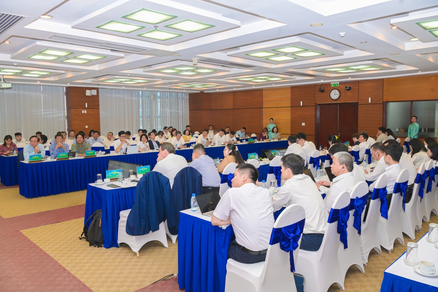 Tọa đàm là buổi trao đổi chuyên môn giữa các cán bộ của Petrovietnam, EVN và các chuyên gia pháp lý quốc tế