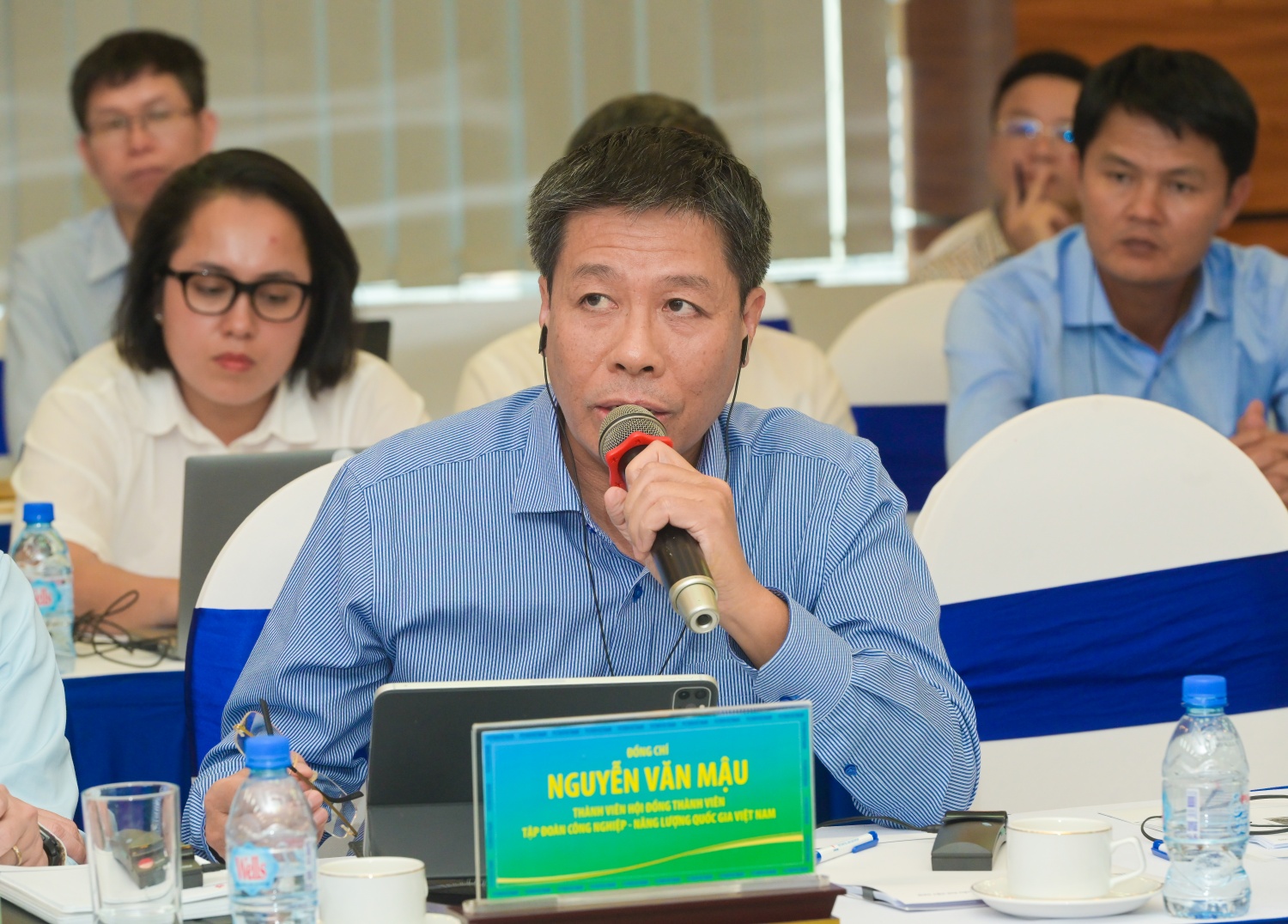 Thành viên HĐTV Petrovietnam Nguyễn Văn Mậu đặt câu hỏi cho các chuyên gia