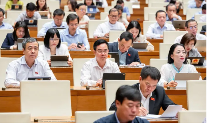 Nhiều đại biểu Quốc hội quan tâm đến đề xuất quy định các hành vi bị cấm trong hoạt động đầu tư, quản lý phần vốn nhà nước tại doanh nghiệp vừa có vốn nhà nước, vừa có vốn tư nhân, nhằm sử dụng hiệu quả nguồn lực này và để cán bộ được giao trách nhiệm dám làm, dám đầu tư.