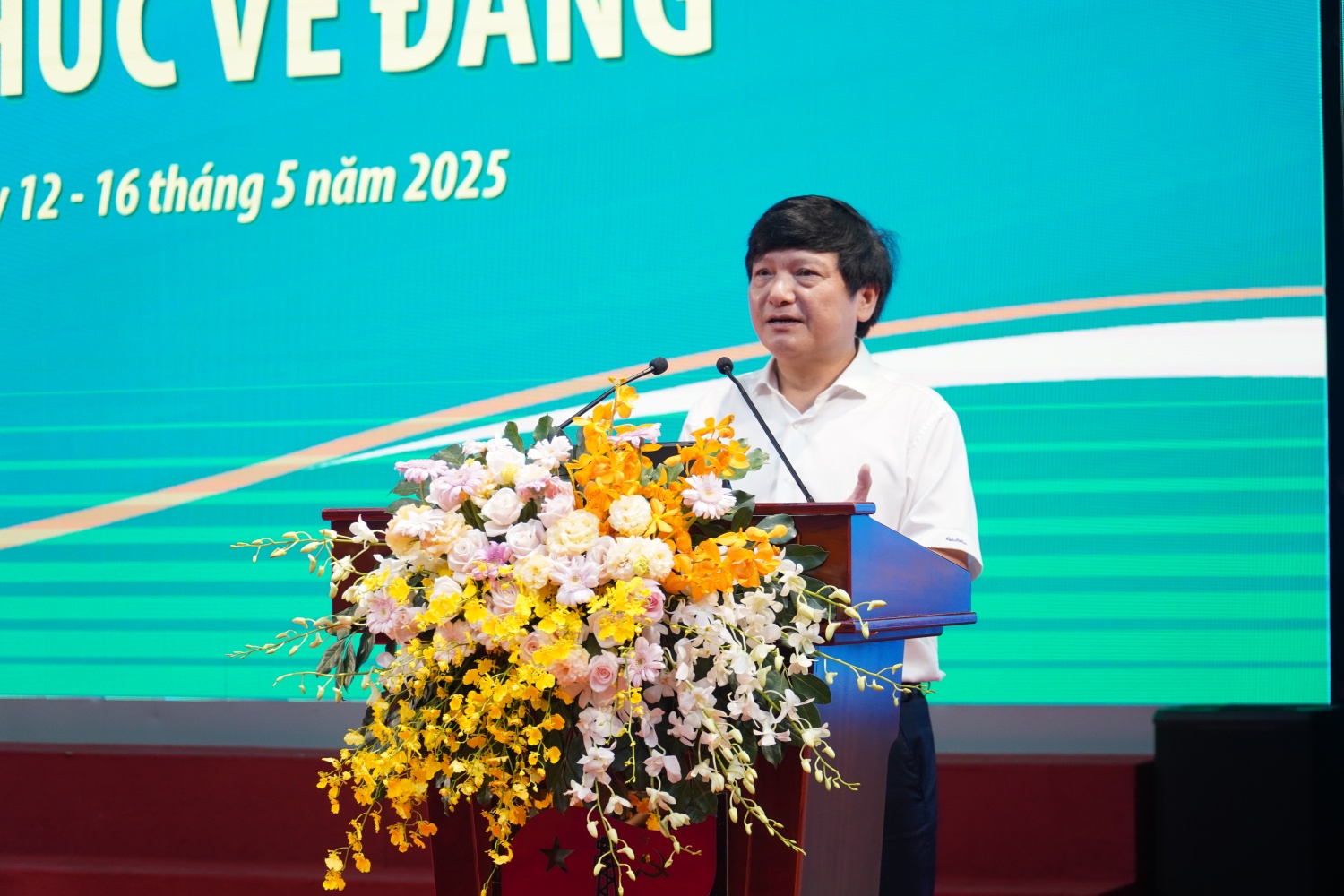 Đồng chí Lê Anh Chiến - Phó Trưởng ban phụ trách Ban Tuyên giáo và Dân vận Đảng ủy Tập đoàn phát biểu tại buổi lễ.