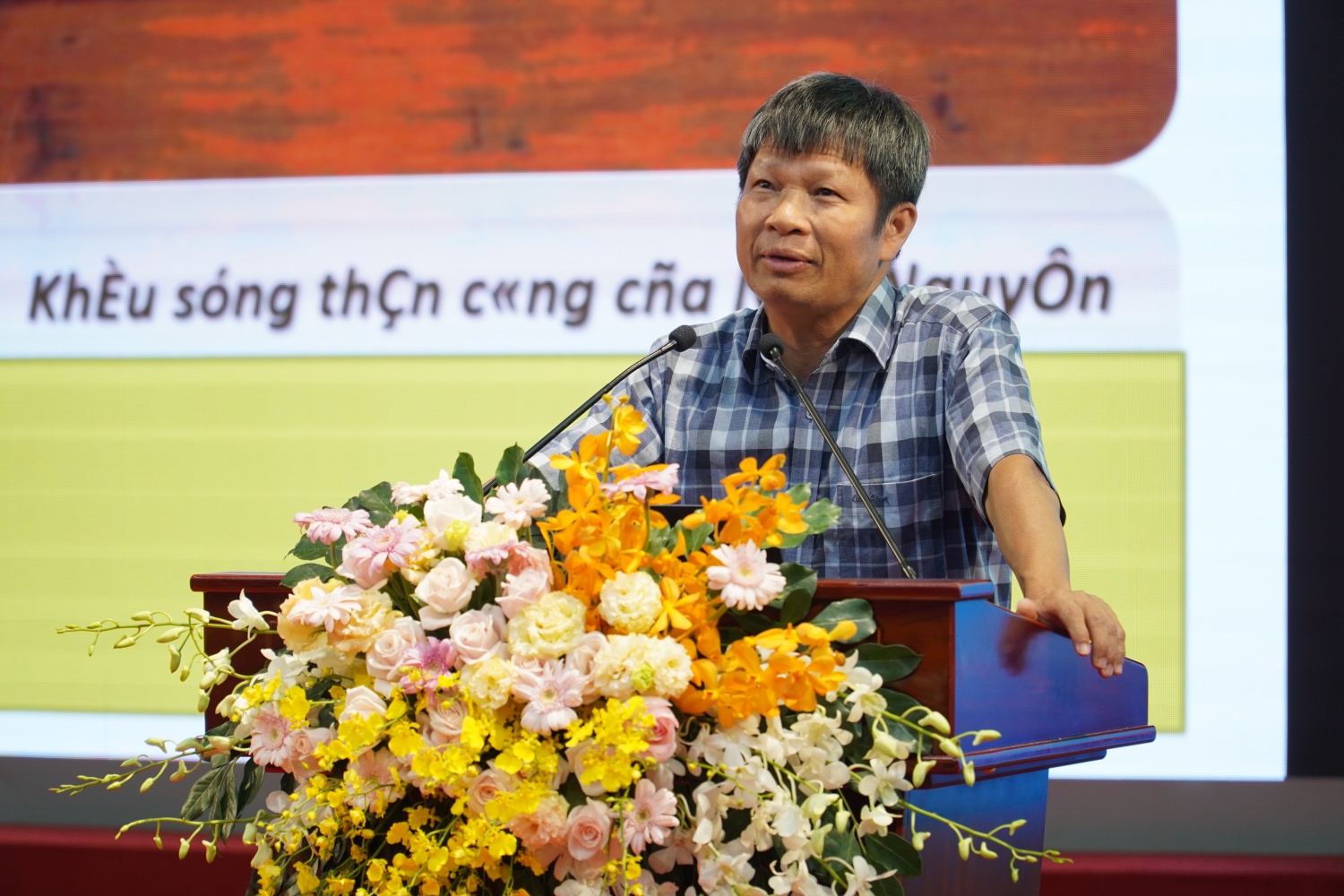 TS. Nguyễn Sỹ Quyết Tâm - Phó Chánh Văn phòng Đảng ủy PV GAS đã trình bày và thảo luận với các học viên về nội dung Khái quát lịch sử Đảng Cộng sản Việt Nam.