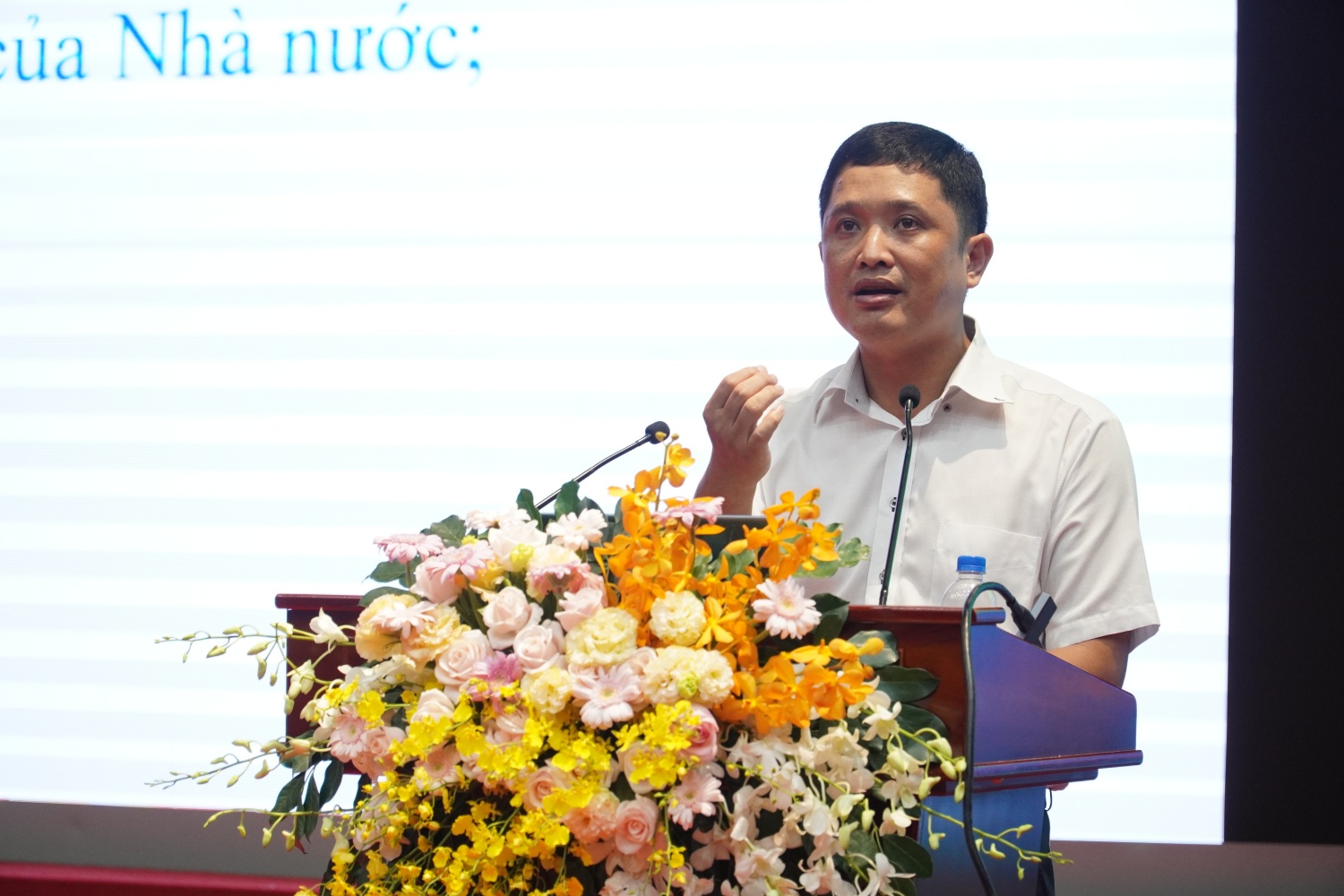 ThS Đỗ Văn Đờ La Guôl - Phó Trưởng khoa phụ trách Khoa Xây dựng Đảng Trường Chính trị tỉnh Bà Rịa - Vũng Tàu trình bày nội dung về Nội dung cơ bản của Điều lệ Đảng Cộng sản Việt Nam.