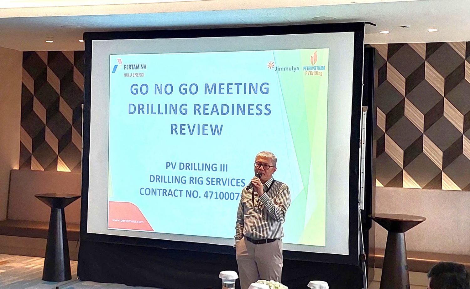 Ông Agung Dwi Rakhmadi, Phó Tổng Giám đốc phụ trách Khoan và Phát triển Mỏ, phát biểu tại sự kiện Go - No Go Meeting