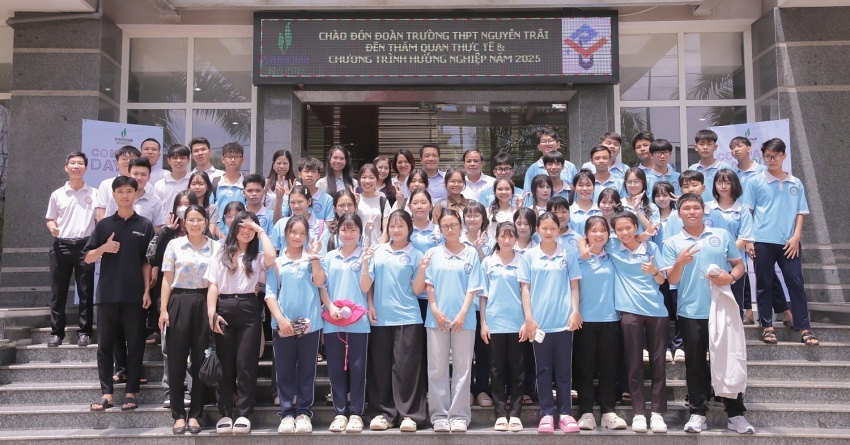 Thầy trò Trường THPT Nguyễn Trãi trải nghiệm thực tế tại PVU.