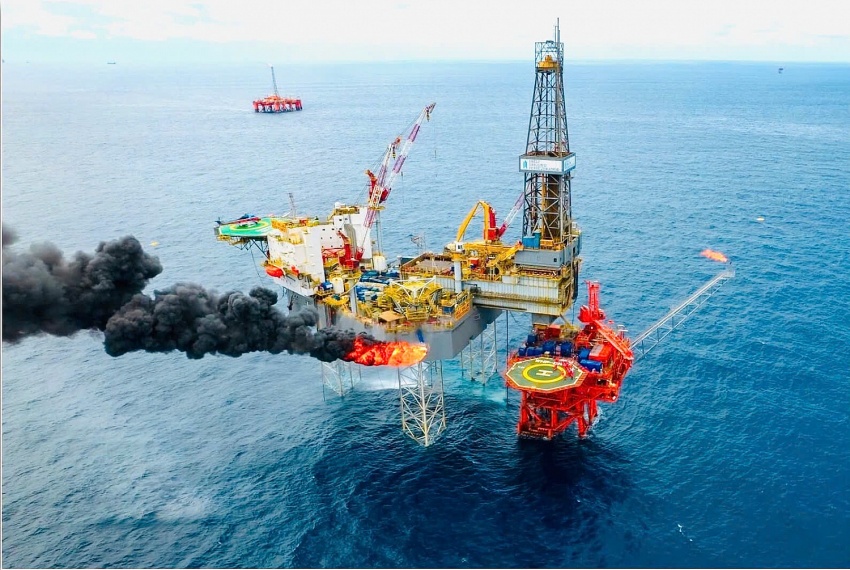 Đội ngũ thực hiện Dự án Đại Hùng pha 3 với 100% là người lao động Petrovietnam đã chứng tỏ được năng lực, tinh thần trách nhiệm và sự trưởng thành vượt bậc về chuyên môn. Đội ngũ thực hiện Dự án Đại Hùng pha 3 với 100% là người lao động Petrovietnam đã chứng tỏ được năng lực, tinh thần trách nhiệm và sự trưởng thành vượt bậc về chuyên môn.