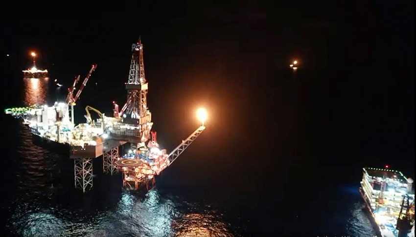 Vào lúc 18 giờ 50 phút ngày 7/5/2025, Dự án Phát triển mỏ Đại Hùng pha 3 chính thức đón dòng dầu thương mại đầu tiên (FO) với lưu lượng 6.000 thùng/ngày - về đích sớm 20 ngày so với kế hoạch hiệu chỉnh Vào lúc 18 giờ 50 phút ngày 7/5/2025, Dự án Phát triển mỏ Đại Hùng pha 3 chính thức đón dòng dầu thương mại đầu tiên (FO) với lưu lượng 6.000 thùng/ngày - về đích sớm 20 ngày so với kế hoạch hiệu chỉnh