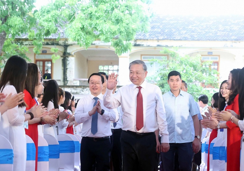 Vào lúc 17h chiều ngày 15/5, Tổng Bí thư Tô Lâm cùng đoàn công tác Trung ương, tỉnh Nghệ An đã đến trường THPT Kim Liên
