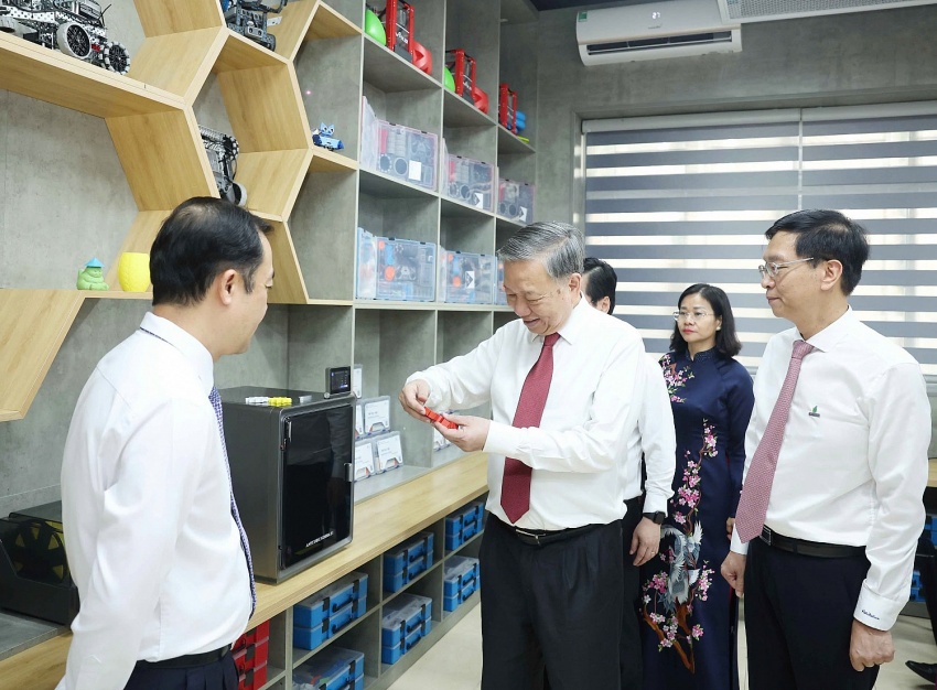 Tổng Bí thư Tô Lâm cùng đoàn công tác tham quan phòng thực hành STEM
