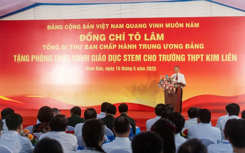 Tại chương trình, Tổng Bí thư Tô Lâm chúc mừng những thành tích của thầy và trò Trường THPT Kim Liên đã đạt được trong những năm qua, đồng thời nhấn mạnh việc thực hiện lời dạy của Bác, Đảng, Nhà nước đã xác định giáo dục đào tạo là mũi nhọn, đột phá để xây dựng nguồn nhân lực chất lượng cao