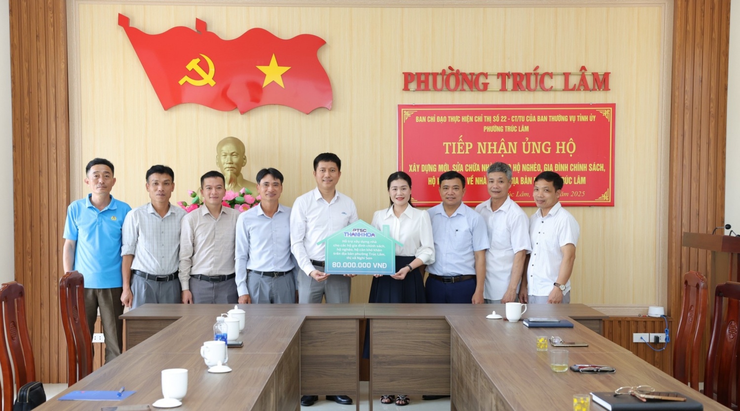 PTSC Thanh Hóa trao tặng 80 triệu đồng ủng hộ địa phương.
