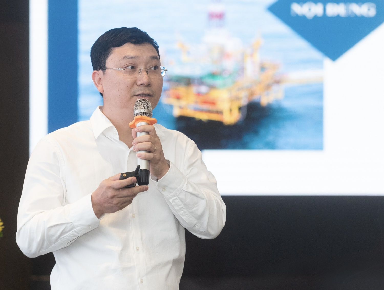 TS. Nguyễn Văn Tư - Phó Viện trưởng VPI phát biểu tại Hội thảo Chiến lược phát triển các lĩnh vực của Petrovietnam đến năm 2030, tầm nhìn đến năm 2050