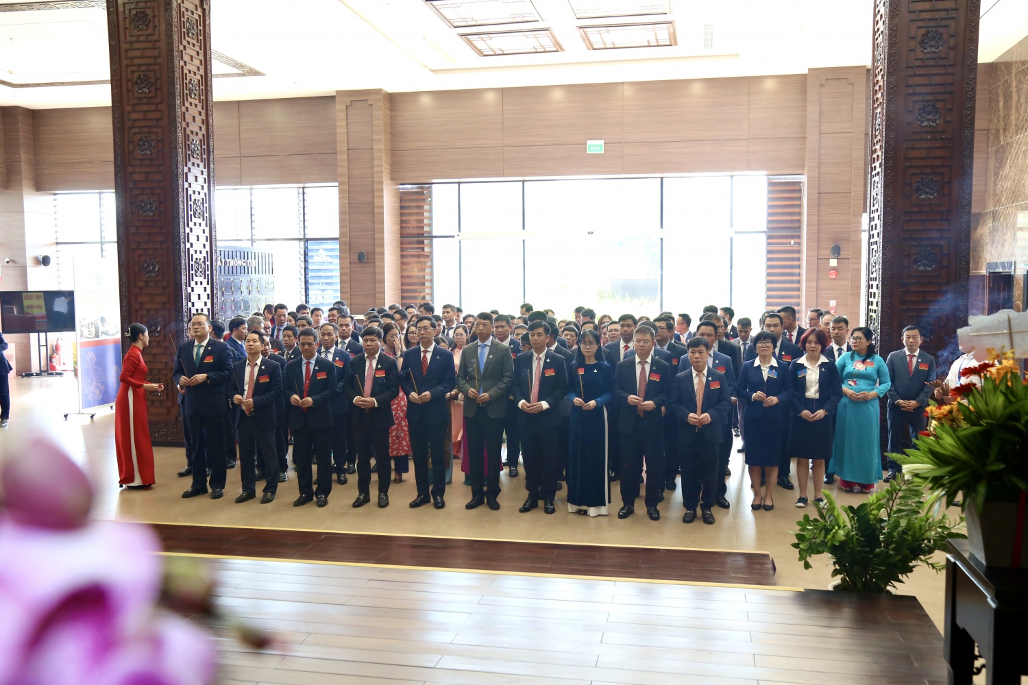 Đoàn công tác dâng hương, tri ân những cống hiến của Chủ tịch Tôn Đức Thắng