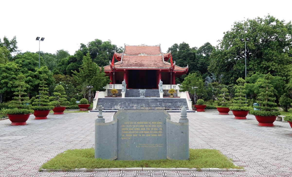 Khu tưởng niệm Bác Hồ tại Cà Mau