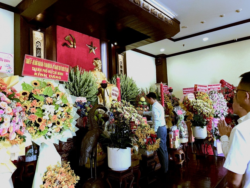 Đoàn PQPOC dâng hoa, dâng hương tại Bảo tàng Hồ Chí Minh (TP Hồ Chí Minh)